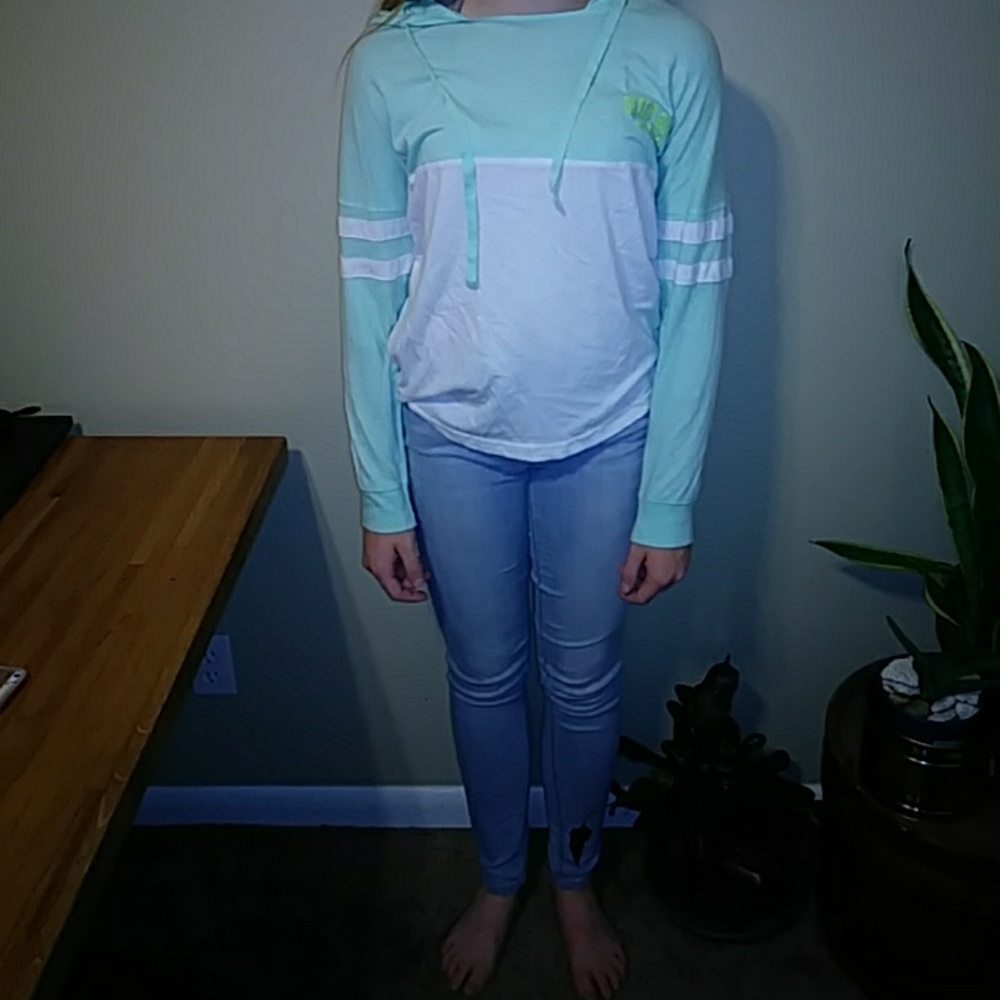 North carolina shirt and light blue jeans